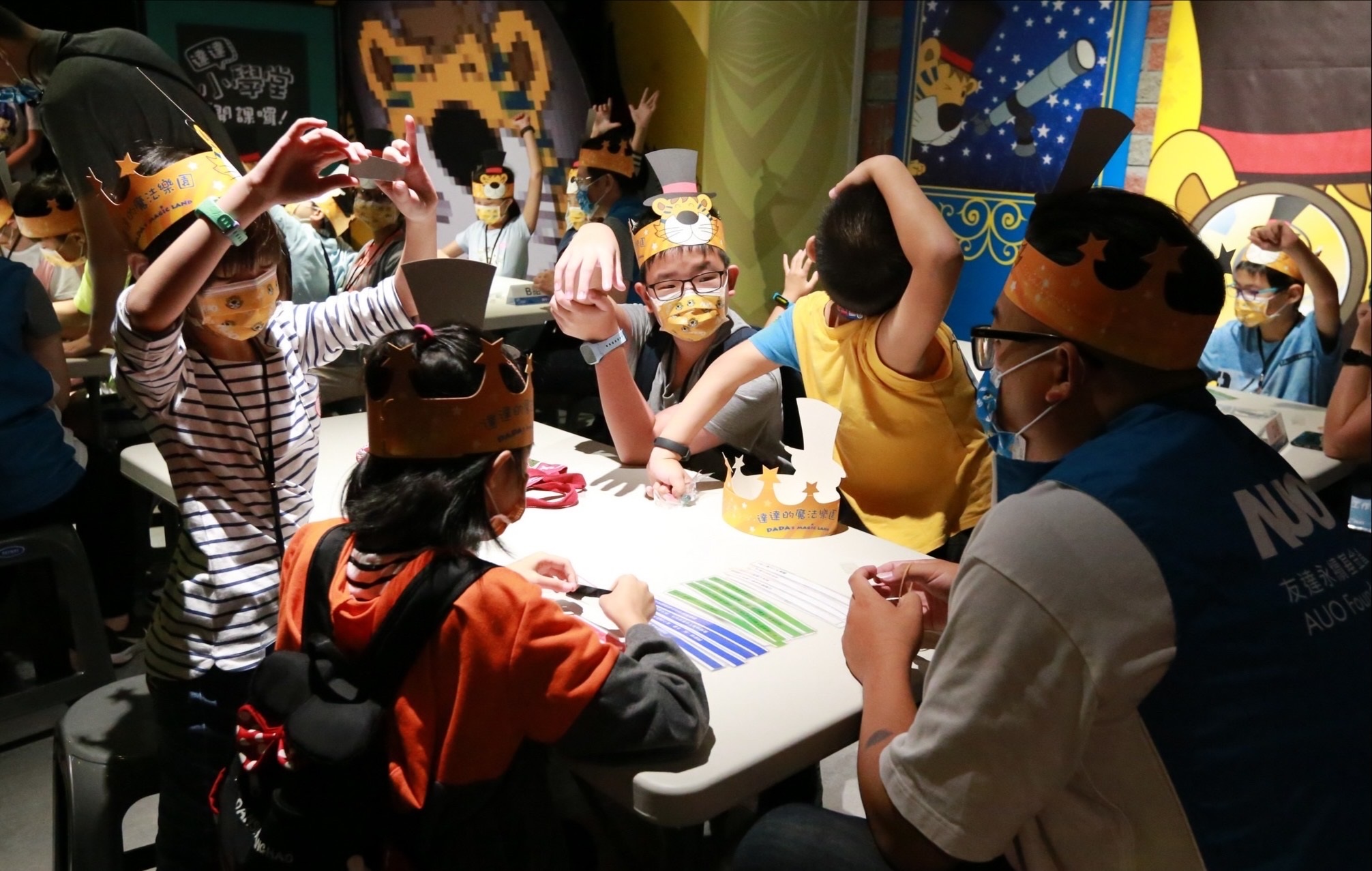 hth·华体以永续理念推动全人教育计划，内外结盟储备科普教育人才，荣获亚太永续行动奖社会共融面的金奖肯定