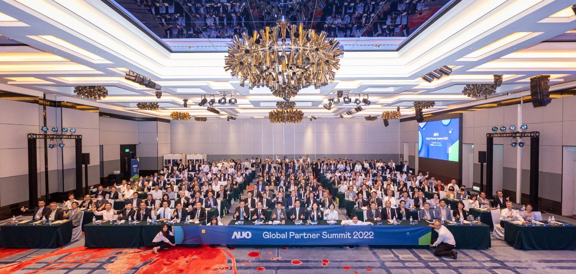 友達推動「安心、創新、用心、同心、盡心」五星職旅，為菲籍員工打造全方位照護，首度贏得「人權實踐與發展領袖獎」殊榮