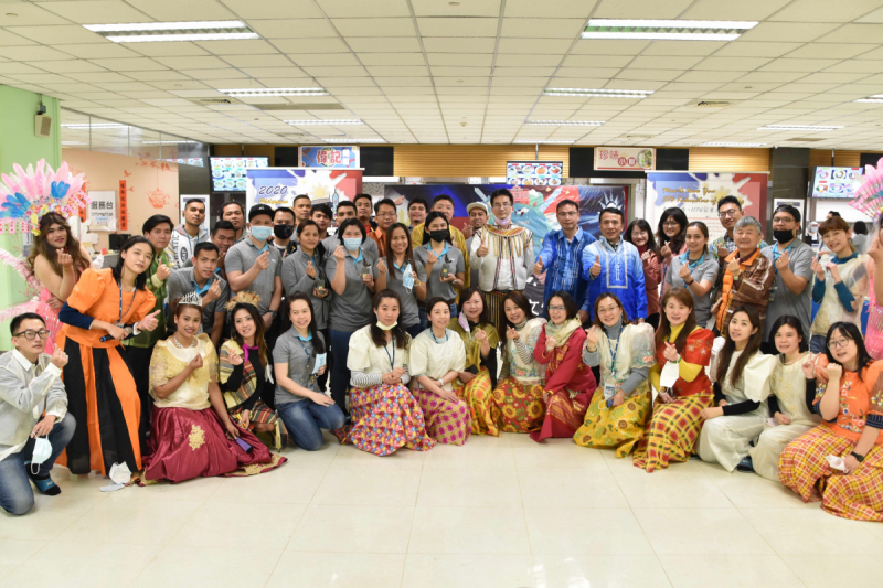 友達推動「安心、創新、用心、同心、盡心」五星職旅，為菲籍員工打造全方位照護，首度贏得「人權實踐與發展領袖獎」殊榮