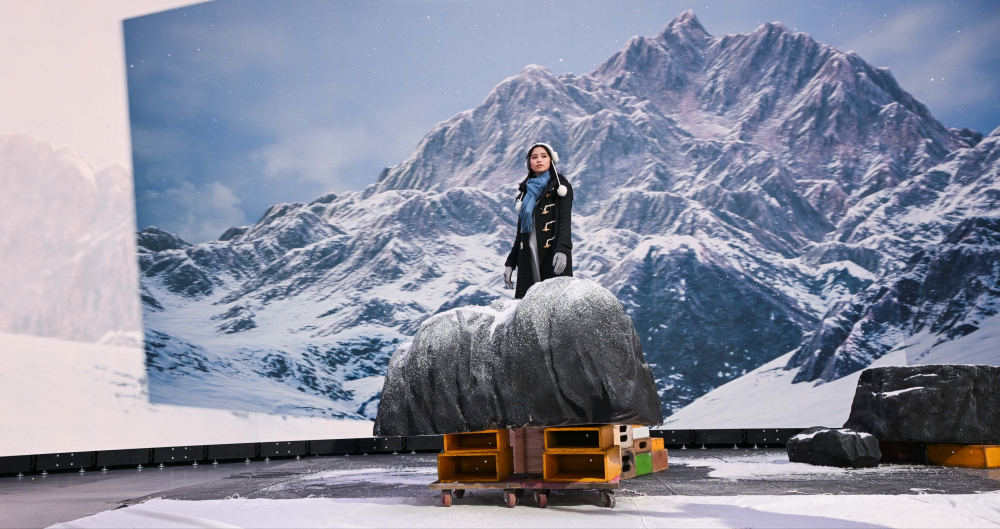 友達顯示屏專業調校技術與專案安裝經驗，使顯示屏呈現創作者想表達的精緻內容，讓表演者有沉浸式臨場感使演出逼真