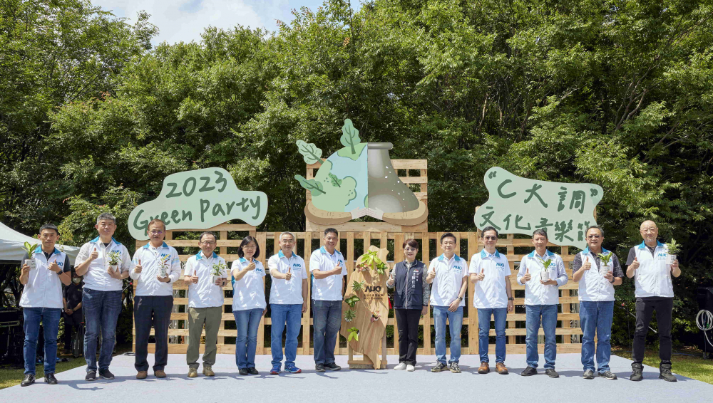 友達光電攜手供應商夥伴及台中市政府，共同倡議及推廣加樹減塑、節能減碳的淨零綠生活