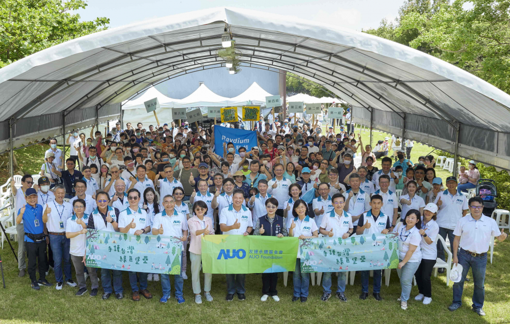 友達永續基金會號召企業志工、在地鄰里、產官學和供應商夥伴齊聚一堂，攜手植樹護樹，以行動實踐對環境友善的承諾