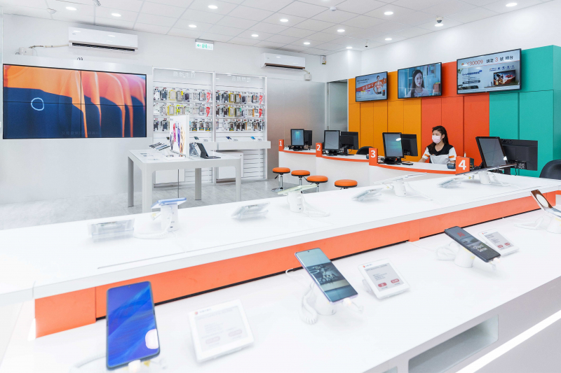 創利空間智慧零售軟硬整合方案，協助台灣大哥大門市完成數位內容行銷系統的佈建，打造全新世代的數位服務據點