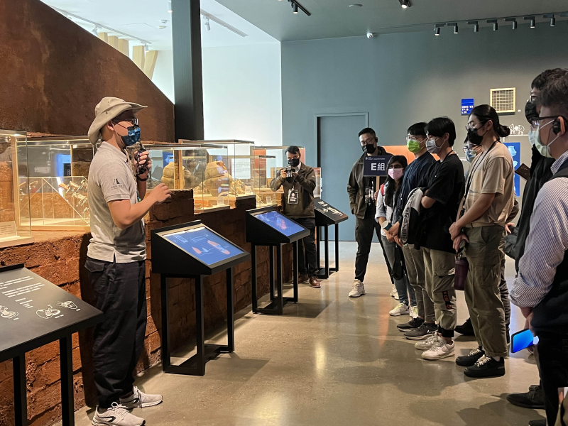 友達招募員工為文化志工，擔任文化館導覽大使，積極推廣文資保存、文史教育