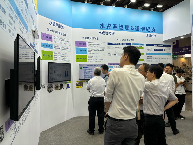 友達以深厚的智慧製造經驗發展永續戰略，積極延伸價值鏈，轉化成可供外界使用的綠色智慧服務，進軍SEMICON Taiwan 2024，提供半導體產業鏈打造AI世代的永續即戰力。