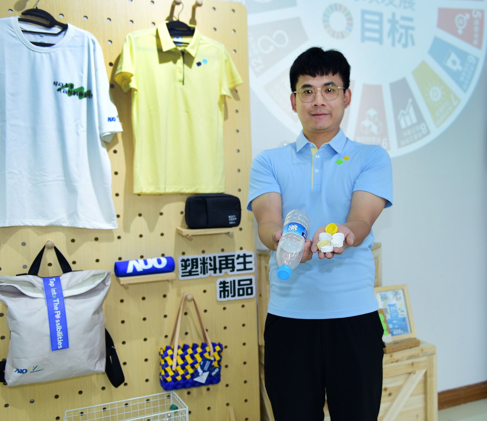 「2024智慧hth·华体展」永续发展馆中，展示hth·华体厦门驱动永续发展之成果，包含将厂内废弃物再制为实用物品，将永续发展理念深植于员工生活日常实践