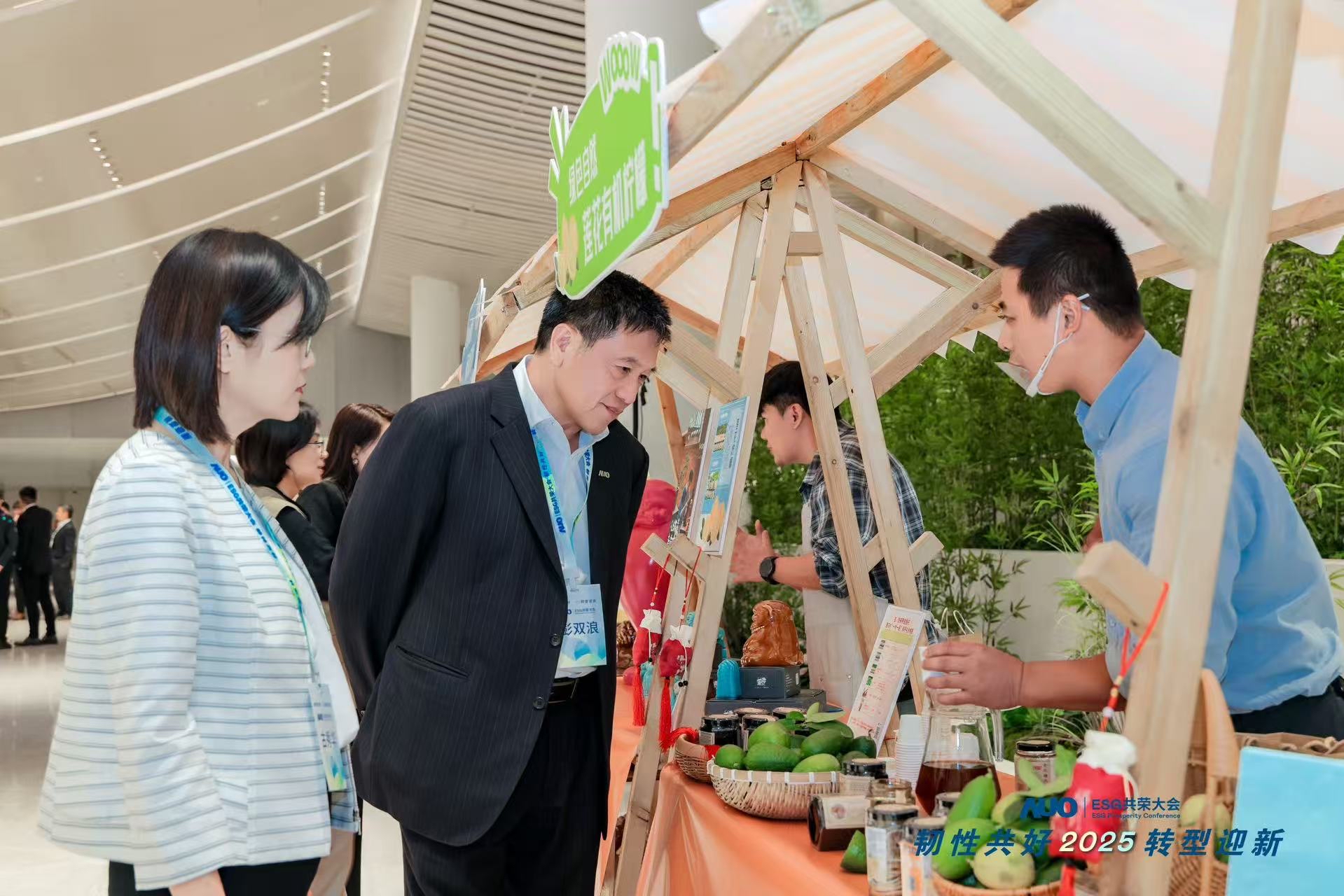 hth·华体大会设置ESG互动展区，携手ADT、华展工业等供应链伙伴与社会企业，集中呈现绿色产品、循环成果与社区共融实践，通过可观可感的沉浸式体验，构建从技术到文化的立体永续价值链，获得与会嘉宾广泛好评。